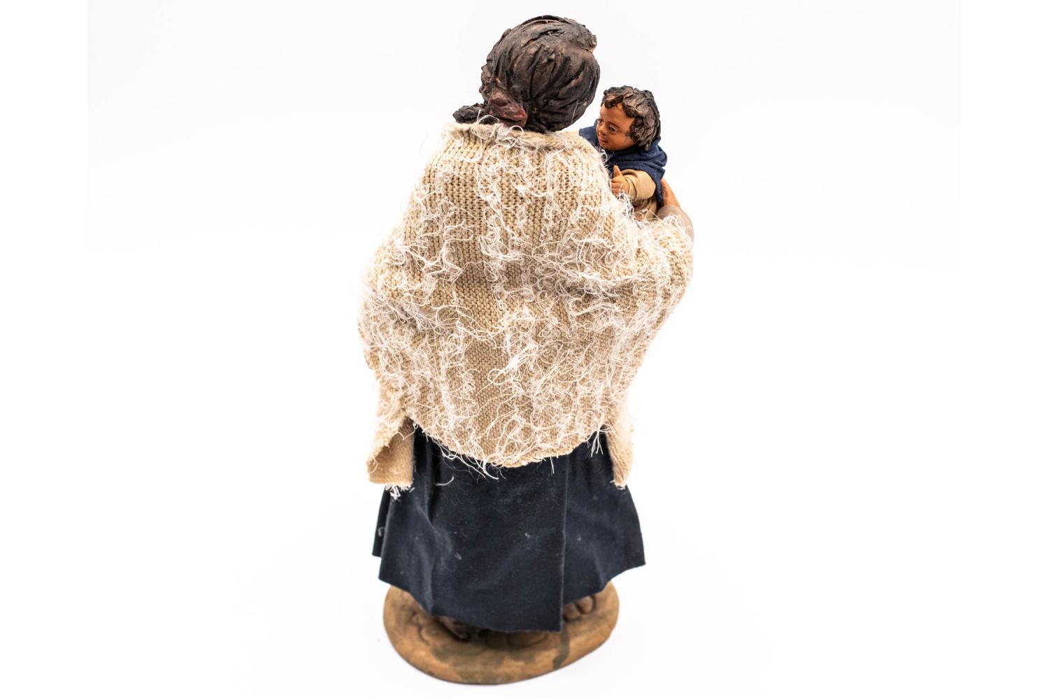 Donna con Bimbo in Braccio - Fisse Vestite - 24 cm
