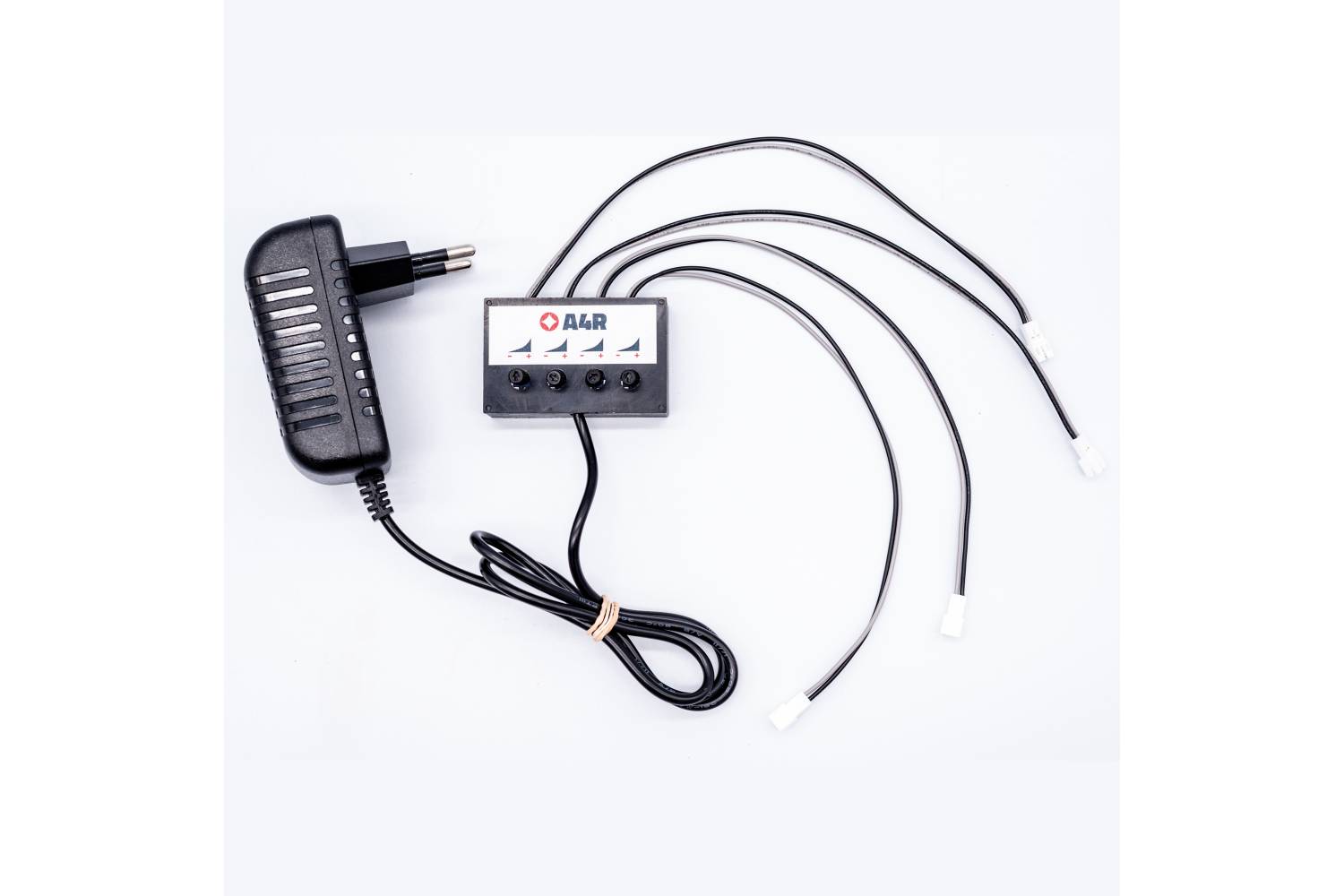 ALIMENTATORE 5 VOLT CON 4 USCITE REGOLABILI