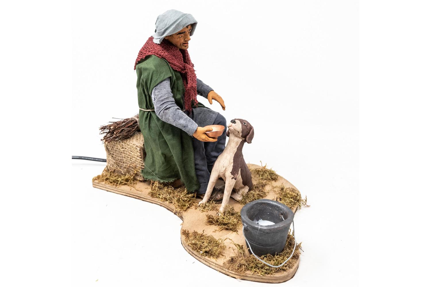 Uomo dà da bere al cane - Movimento - 24 cm