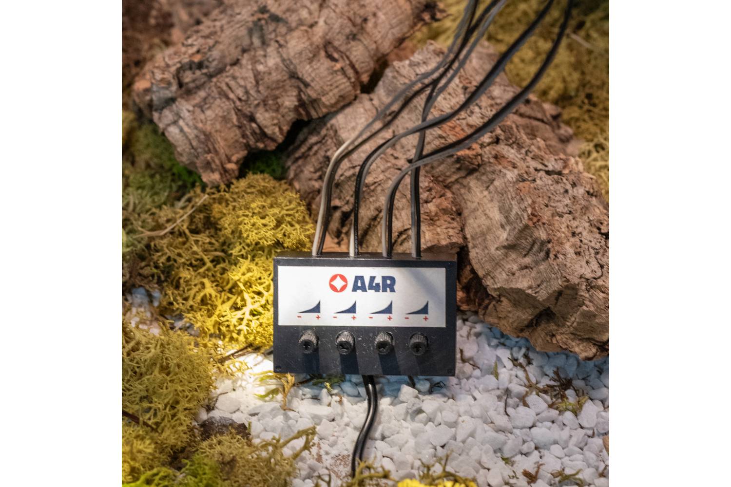ALIMENTATORE 5 VOLT CON 4 USCITE REGOLABILI