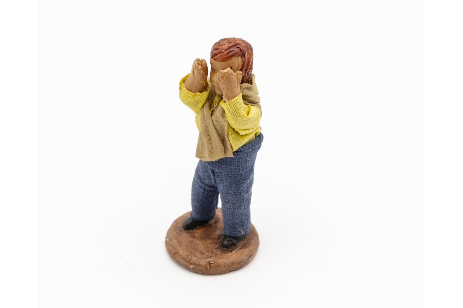Bambino che gioca a nascondino h 12 cm -