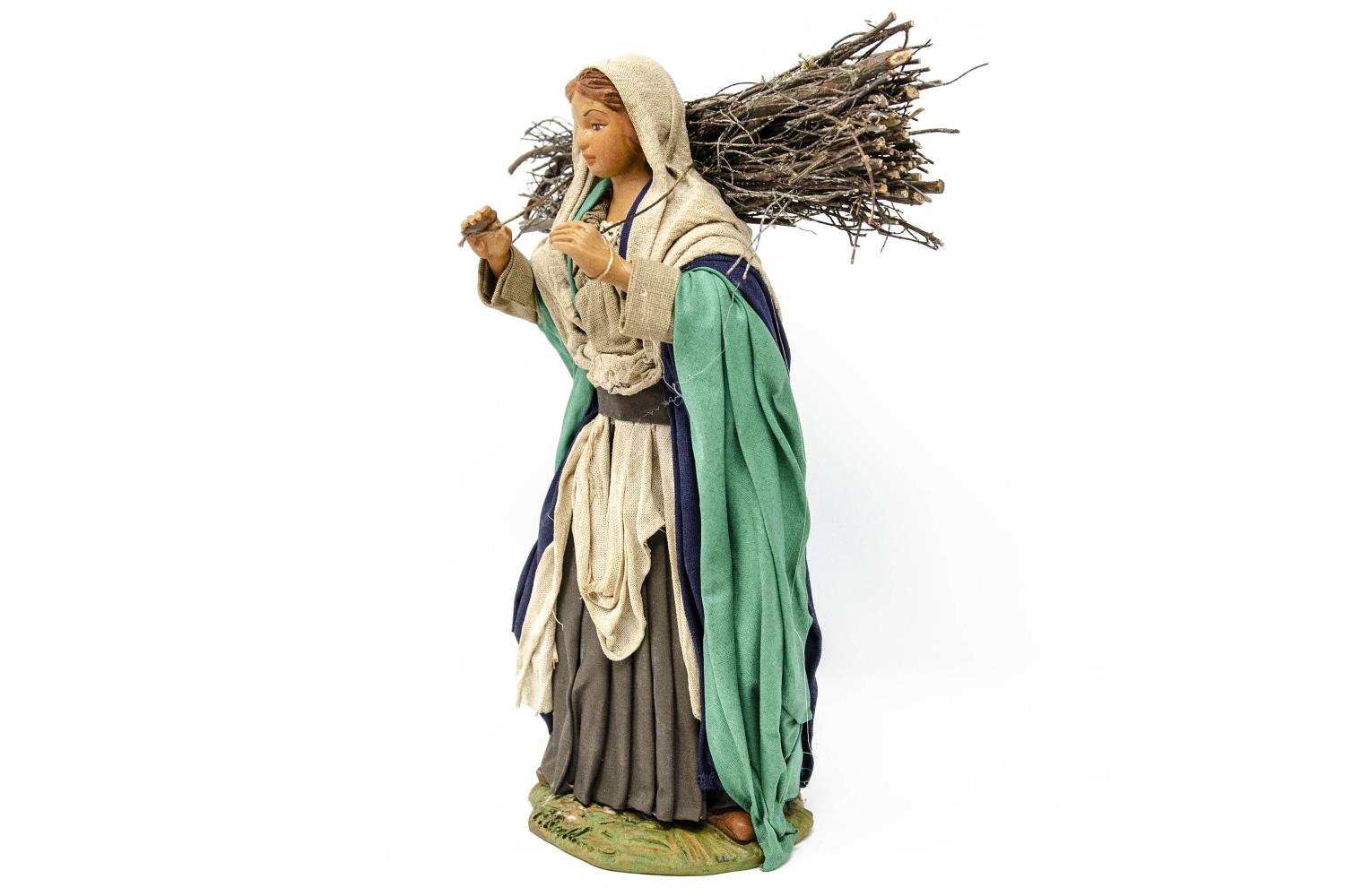 Donna con Legna in Spalla - Fisse Vestite - 24 cm Serie 24 cm - Fisse Vestite - 24 cm