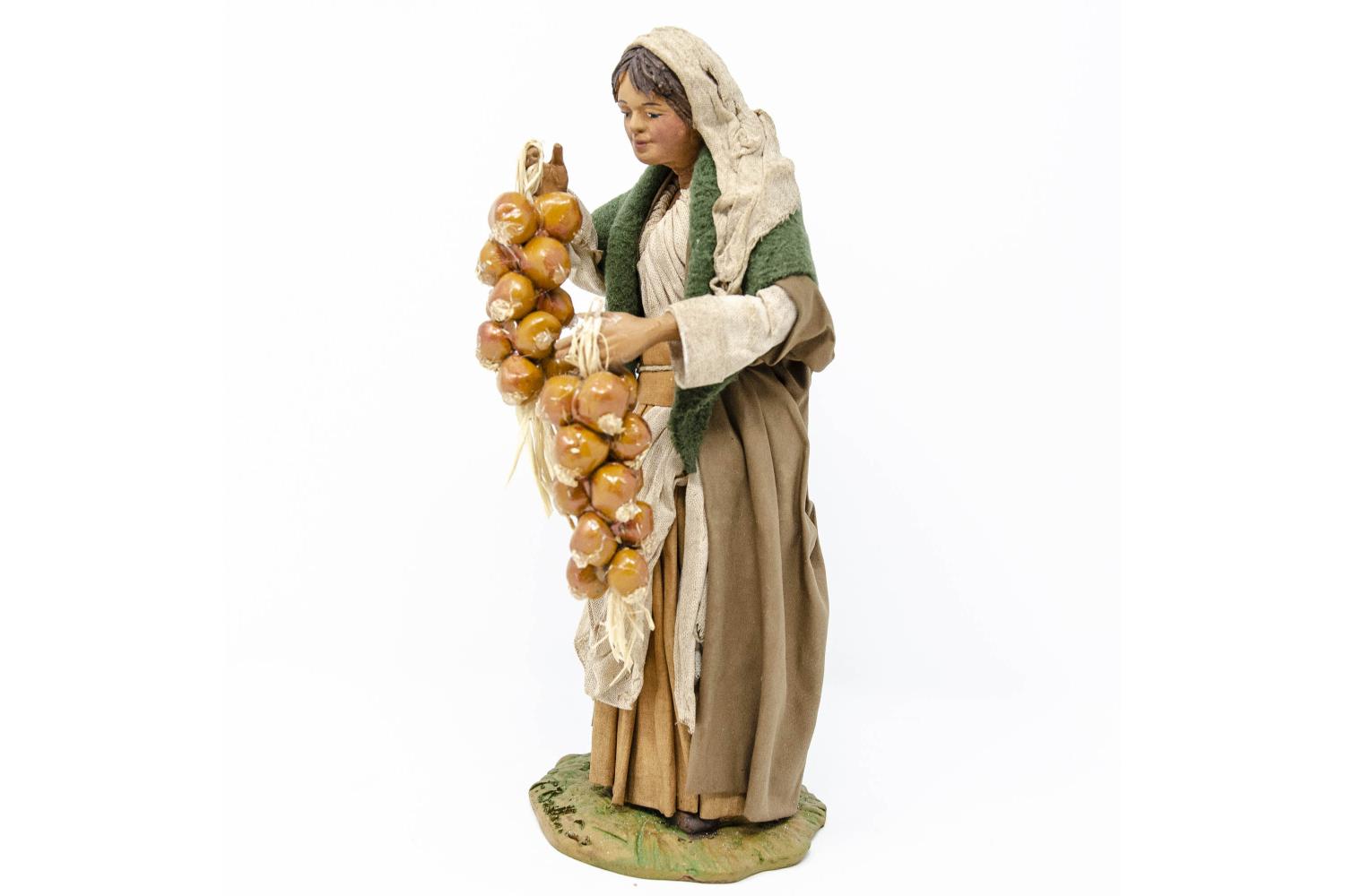 Donna con Ceppi di Cipolle - Fisse Vestite - 24 cm Serie 24 cm - Fisse Vestite - 24 cm