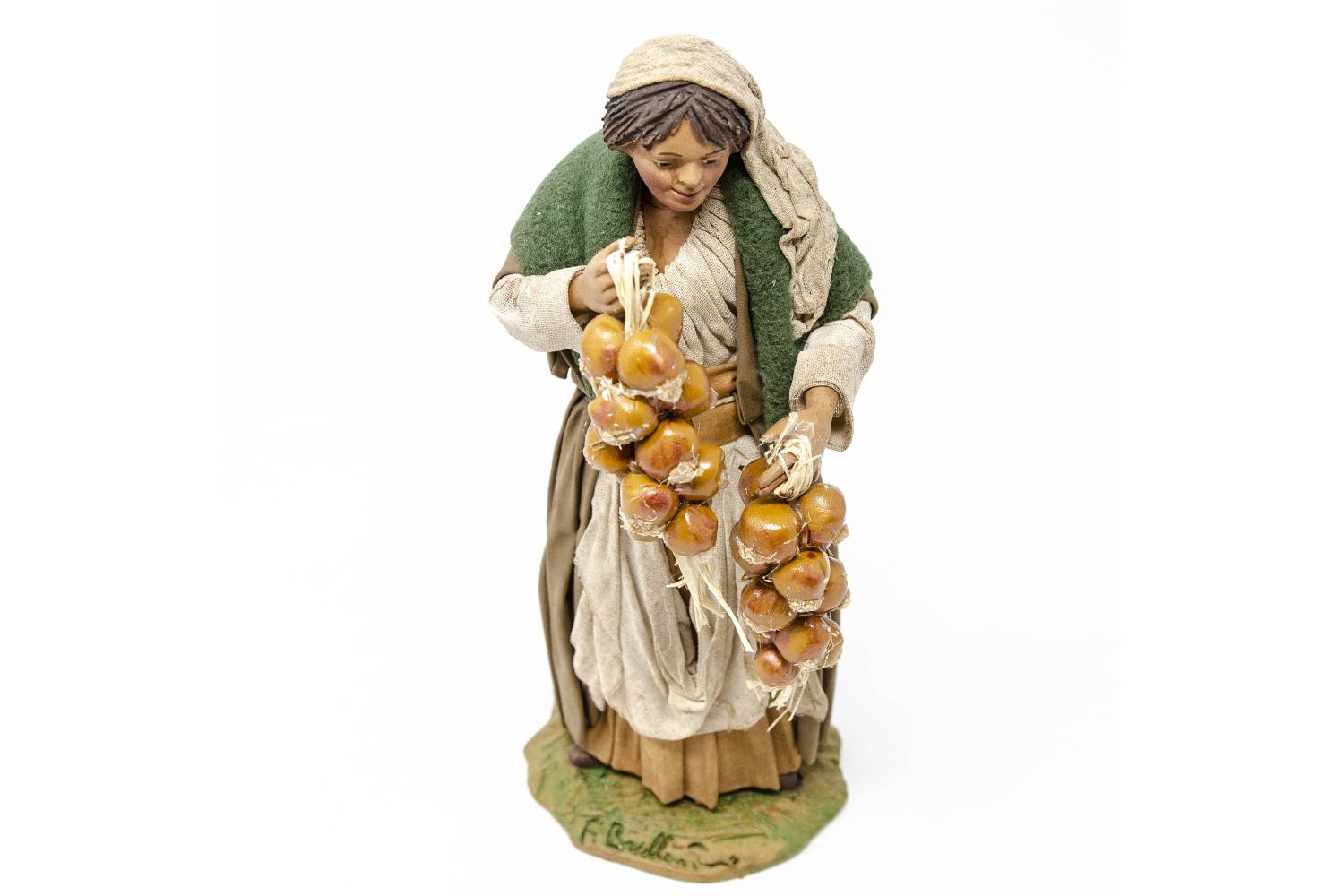 Donna con Ceppi di Cipolle - Fisse Vestite - 24 cm Serie 24 cm - Fisse Vestite - 24 cm