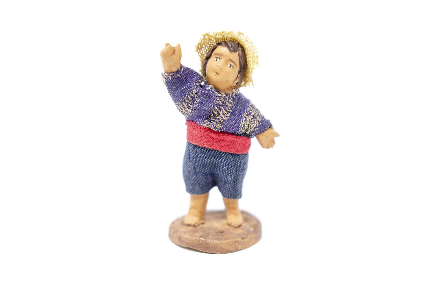 Bambino che Indica h 10 cm - 
