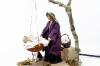 Donna con bimbo nella cesta - H 15 CM - Movimento - 15 cm